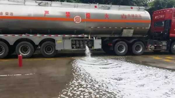 油罐车爆炸案 扬州液罐车爆炸视频